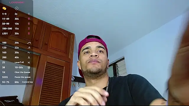 Snapshot of Bigcock_21cm_ chatting on February 26, 3:52 pm Bigcock 21cm online show from February 26, 3:52 pm