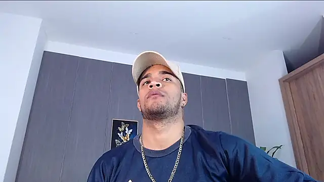 Snapshot of Bigcock_21cm_ chatting on March 14, 8:17 pm Bigcock 21cm online show from March 14, 8:17 pm