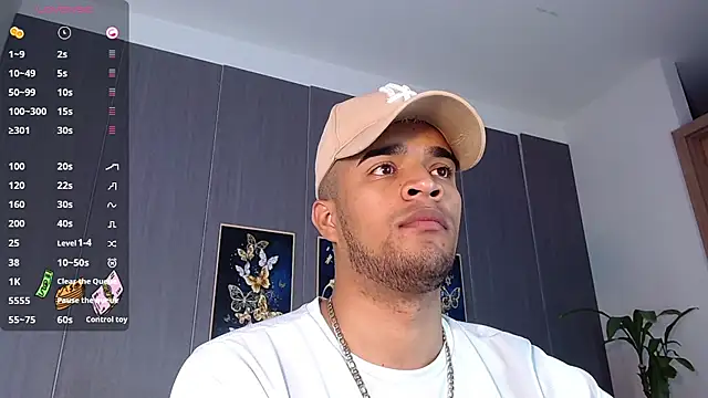 Snapshot of Bigcock_21cm_ chatting on March 20, 8:08 pm Bigcock 21cm online show from March 20, 8:08 pm