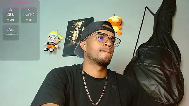 Snapshot of Bigcock_21cm_ chatting on October 28, 8:55 pm Bigcock 21cm online show from October 28, 8:55 pm