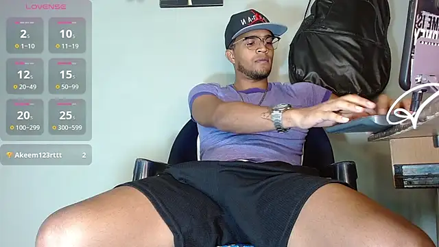 Snapshot of Bigcock_21cm_ chatting on November 15, 6:48 pm Bigcock 21cm online show from November 15, 6:48 pm