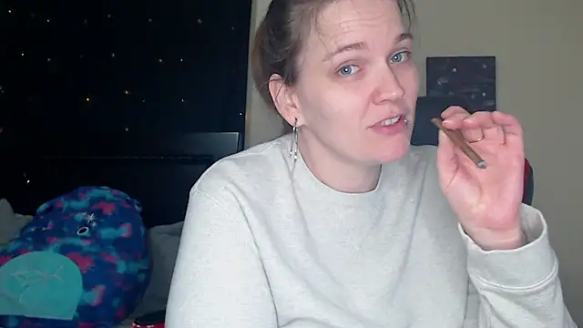 Snapshot of ToxicLilly chatting on December 6, 8:59 am ToxicLilly online show from December 6, 8:59 am