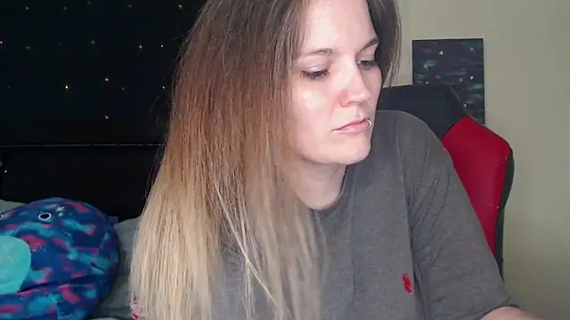 Snapshot of ToxicLilly chatting on December 7, 8:22 am ToxicLilly online show from December 7, 8:22 am