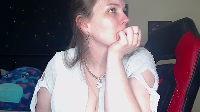 Snapshot of ToxicLilly chatting on December 18, 10:19 am ToxicLilly online show from December 18, 10:19 am