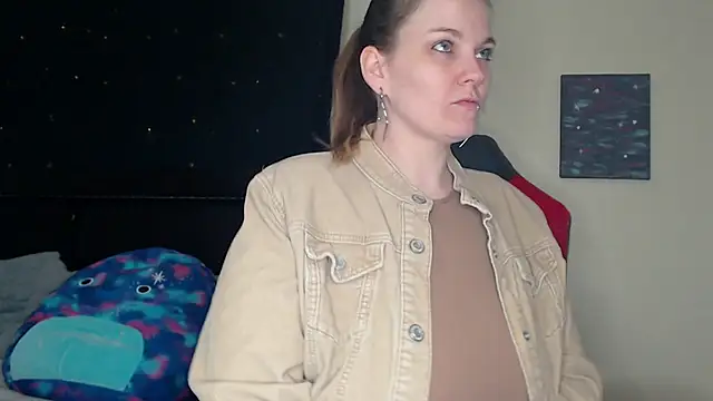 Snapshot of ToxicLilly chatting on January 10, 8:18 am ToxicLilly online show from January 10, 8:18 am