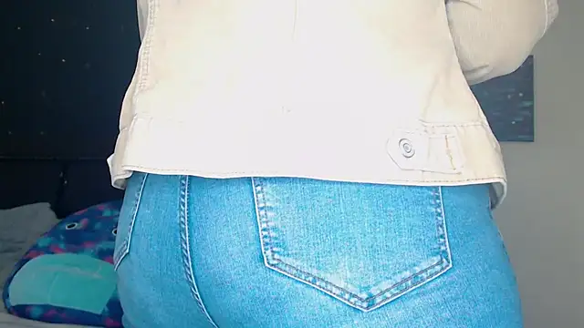 Snapshot of ToxicLilly chatting on January 10, 11:22 am ToxicLilly online show from January 10, 11:22 am