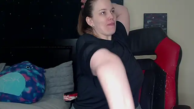 Snapshot of ToxicLilly chatting on January 17, 10:00 am ToxicLilly online show from January 17, 10:00 am