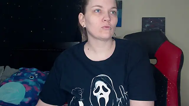 Snapshot of ToxicLilly chatting on January 24, 8:34 am ToxicLilly online show from January 24, 8:34 am