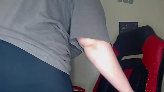 Snapshot of ToxicLilly chatting on February 8, 9:35 am ToxicLilly online show from February 8, 9:35 am