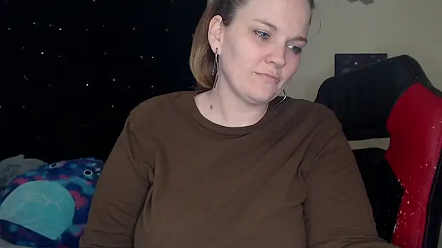 Snapshot of ToxicLilly chatting on February 9, 8:22 am ToxicLilly online show from February 9, 8:22 am