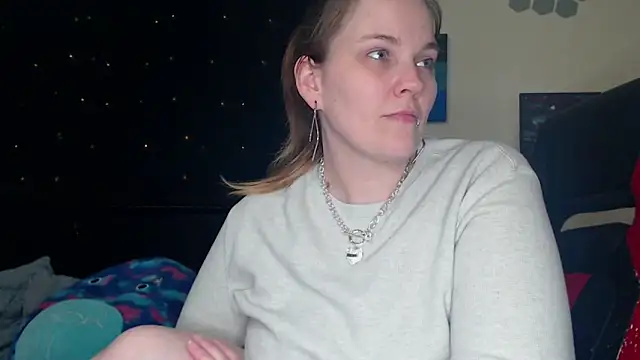 Snapshot of ToxicLilly chatting on February 21, 7:23 am ToxicLilly online show from February 21, 7:23 am