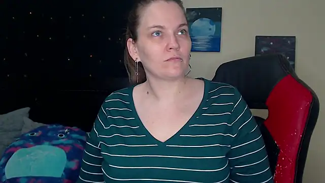 Snapshot of ToxicLilly chatting on March 2, 7:54 am ToxicLilly online show from March 2, 7:54 am