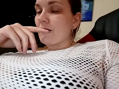 Snapshot of ToxicLilly chatting on March 12, 10:05 am ToxicLilly online show from March 12, 10:05 am