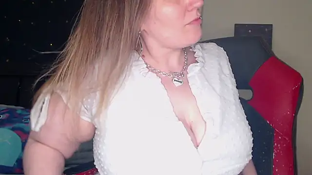 Snapshot of ToxicLilly chatting on March 16, 10:44 am ToxicLilly online show from March 16, 10:44 am