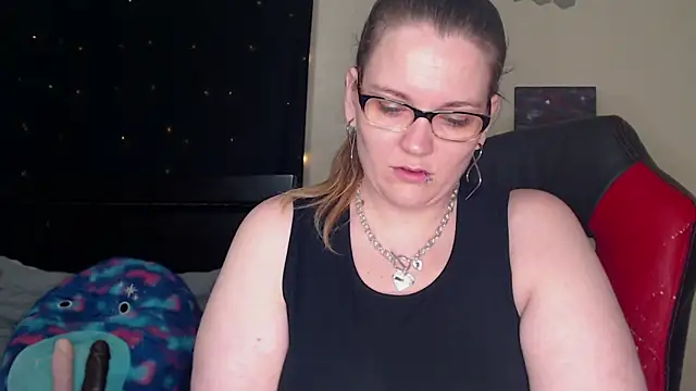 Snapshot of ToxicLilly chatting on March 18, 8:25 am ToxicLilly online show from March 18, 8:25 am