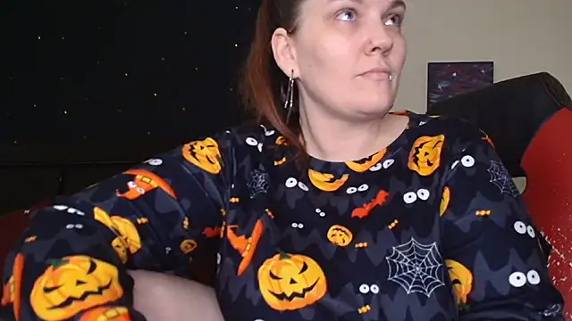 Snapshot of ToxicLilly chatting on October 16, 7:42 am ToxicLilly online show from October 16, 7:42 am