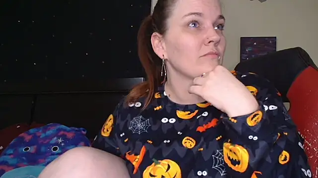 Snapshot of ToxicLilly chatting on October 26, 8:20 am ToxicLilly online show from October 26, 8:20 am