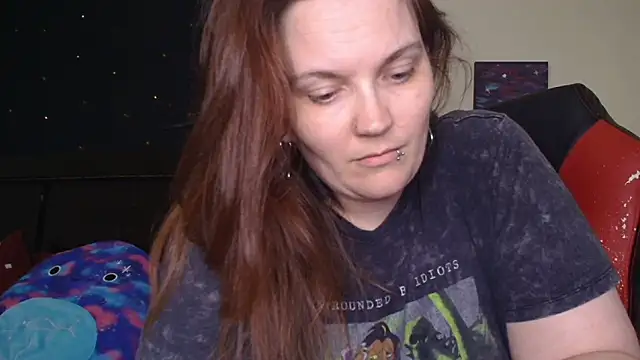 Snapshot of ToxicLilly chatting on October 29, 7:32 am ToxicLilly online show from October 29, 7:32 am