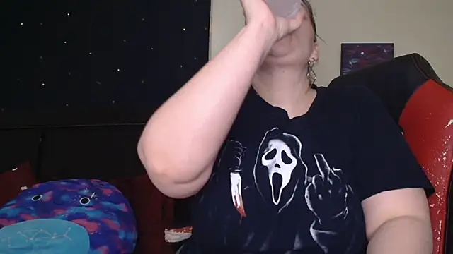 Snapshot of ToxicLilly chatting on October 31, 8:26 am ToxicLilly online show from October 31, 8:26 am