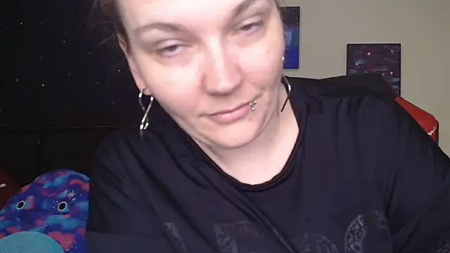 Snapshot of ToxicLilly chatting on November 2, 10:17 am ToxicLilly online show from November 2, 10:17 am