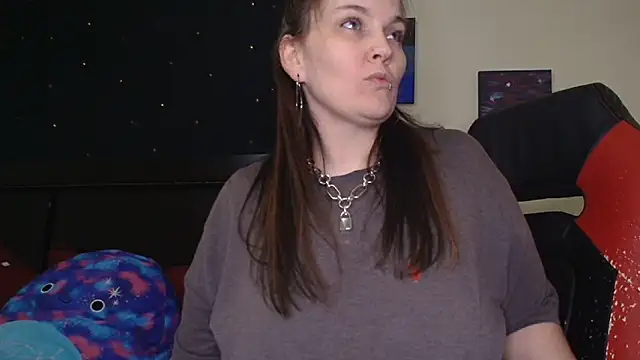 Snapshot of ToxicLilly chatting on November 8, 7:30 am ToxicLilly online show from November 8, 7:30 am