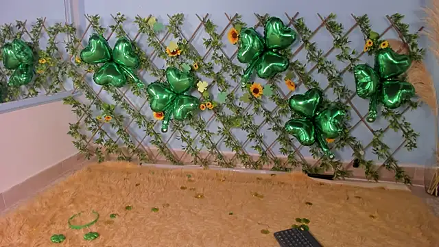 isa kiss online show from March 17, 12:14 pm