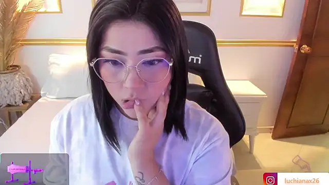 lucy26  online show from March 5, 8:32 am