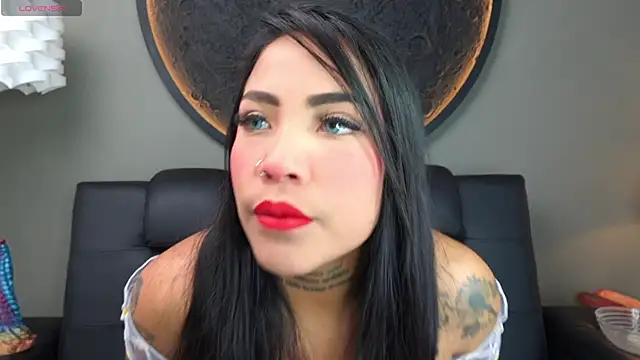 Snapshot of miss_vaiolette chatting on November 6, 11:11 am miss vaiolette online show from November 6, 11:11 am