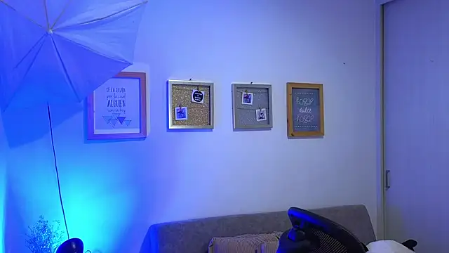 annylouis online show from November 21, 7:23 pm