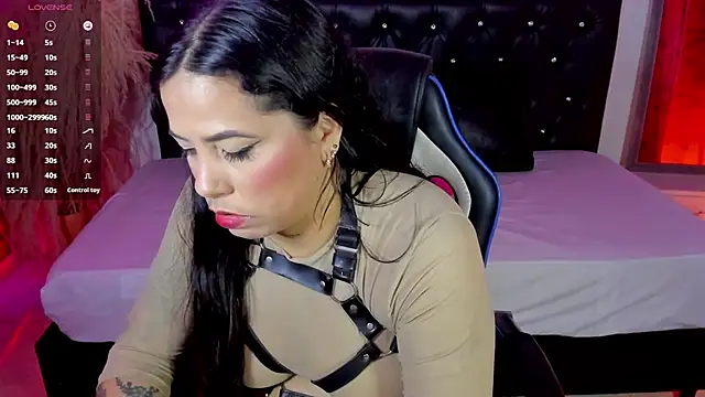 Snapshot of Bianka_olivetto021 chatting on February 15, 7:06 am Bianka olivetto021 online show from February 15, 7:06 am