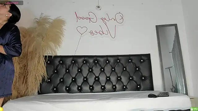 Snapshot of Bianka_olivetto021 chatting on September 19, 1:51 am Bianka olivetto021 online show from September 19, 1:51 am