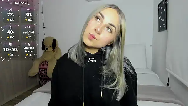 sophi mooreno online show from December 1, 11:25 pm