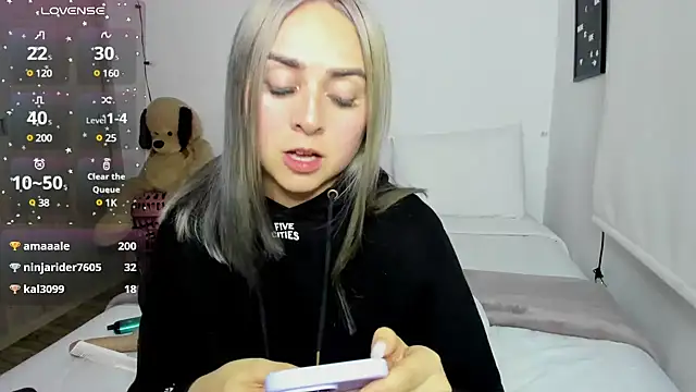 sophi mooreno online show from December 2, 2:31 am