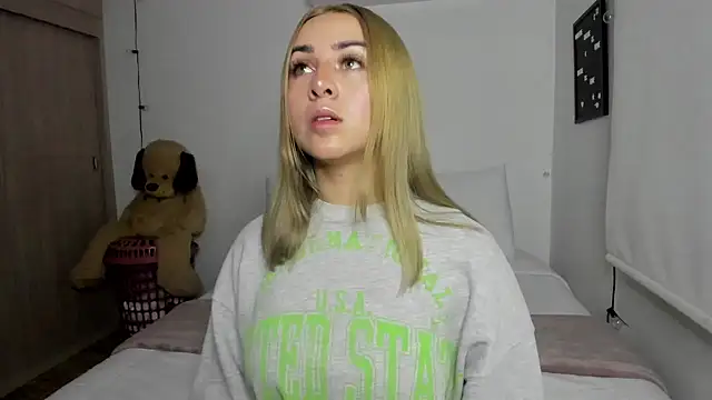 sophi mooreno online show from December 12, 2:26 am