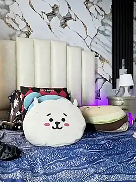 mollieblue69 online show from November 12, 1:22 pm