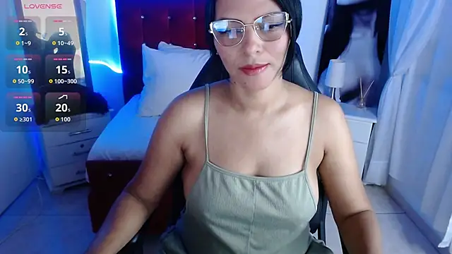 Wanda Milf online show from October 2, 8:27 pm