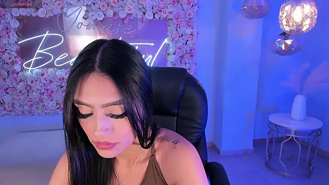 Snapshot of JadeEvansX chatting on December 24, 4:51 pm JadeEvansX online show from December 24, 4:51 pm