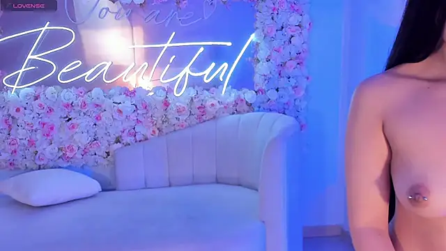 Snapshot of JadeEvansX chatting on December 27, 12:18 am JadeEvansX online show from December 27, 12:18 am