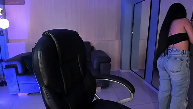 Snapshot of JadeEvansX chatting on January 18, 6:21 pm JadeEvansX online show from January 18, 6:21 pm