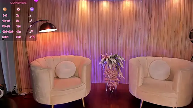 Snapshot of MaryLewis_ chatting on January 18, 11:43 am MaryLewis online show from January 18, 11:43 am