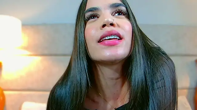 April Cutee online show from January 12, 6:59 pm