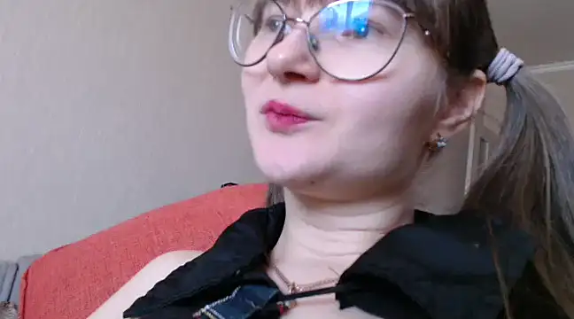 KiraGoldens online show from February 20, 5:12 am