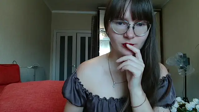 KiraGoldens online show from October 12, 6:45 am