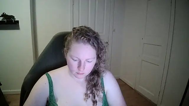 Girlnina-1995 online show from December 19, 6:12 pm