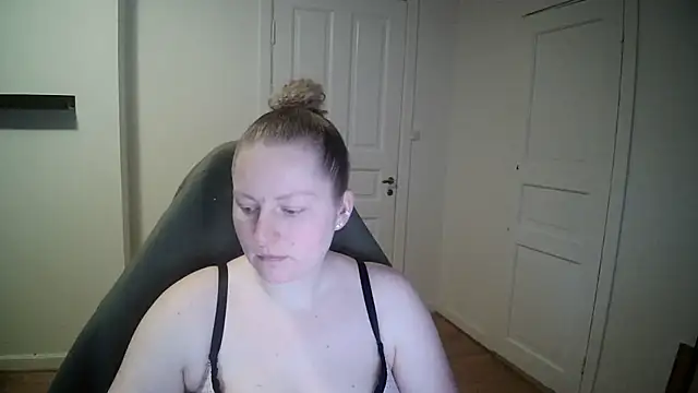 Girlnina-1995 online show from January 23, 10:32 am