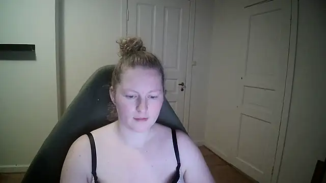 Girlnina-1995 online show from January 23, 8:24 pm