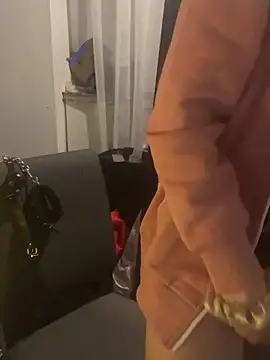 Snapshot of XXlolaXX chatting on February 7, 2:50 am XXlolaXX online show from February 7, 2:50 am