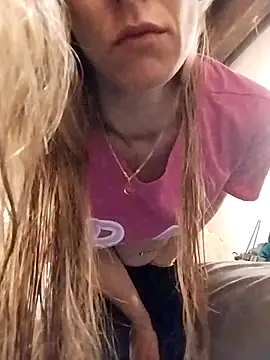 eatmeplease44 online show from September 18, 6:21 pm