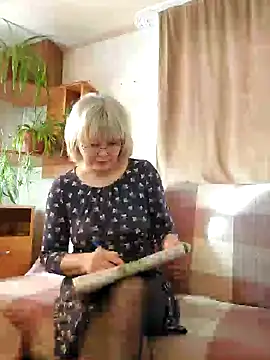 Snapshot of IrmaRose chatting on February 14, 6:23 am IrmaRose online show from February 14, 6:23 am