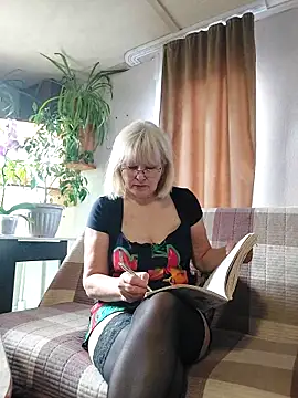 Snapshot of IrmaRose chatting on October 2, 5:03 am IrmaRose online show from October 2, 5:03 am